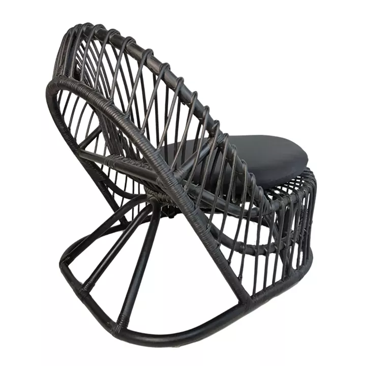 Πολυθρόνα Tromso paakoworld pe rattan σε μαύρη απόχρωση με μαύρο μαξιλάρι 80x85x98εκ