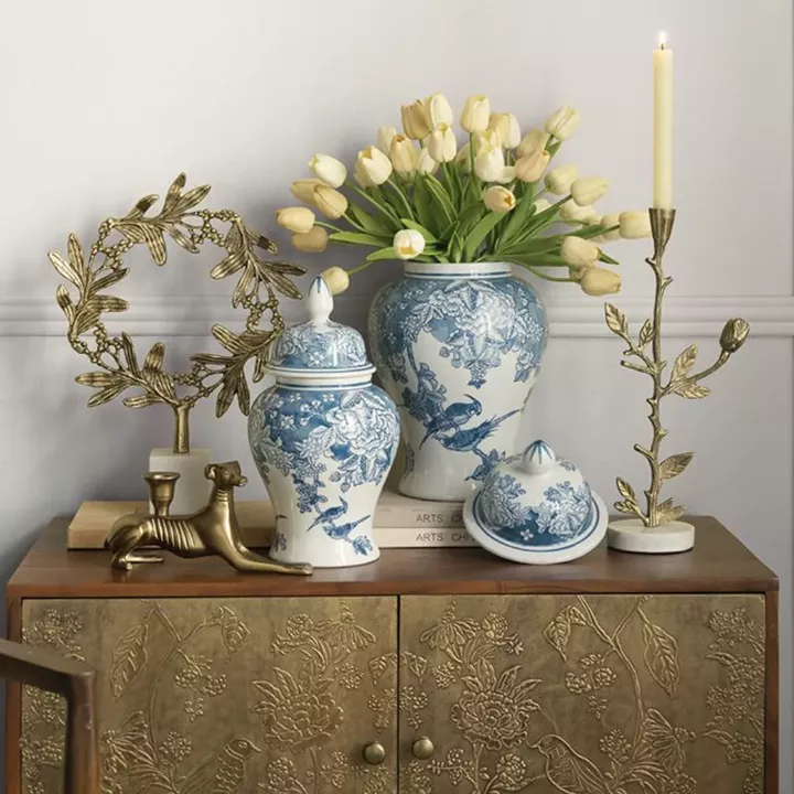 Artekko Melania Διακοσμητικό Δοχείο Βάζο με Καπάκι Πορσελάνης σε Άσπρο με Μπλε (17x17x31.5)cm