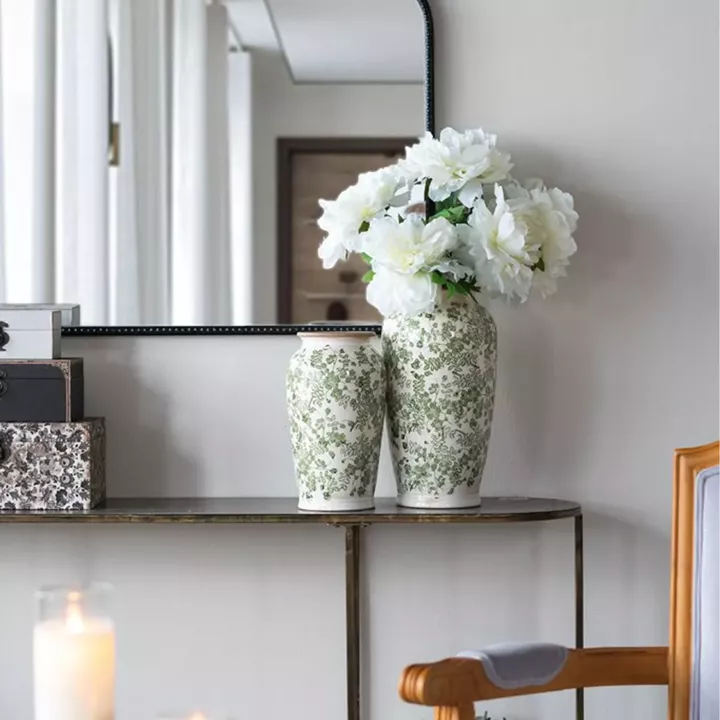 Artekko Aging Μπεζ Διακοσμητικό Κεραμικό Βάζο με Πράσινα Λουλούδια (16.5x16.5x29.5)cm