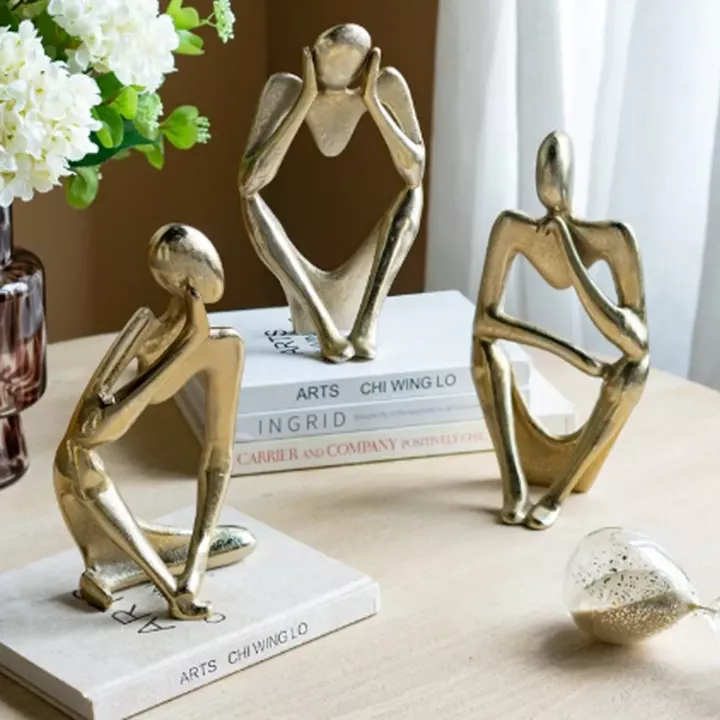 Artekko Figurine Χρυσό Μεταλλικό Επιτραπέζιο Διακοσμητικό Γλυπτό με Φιγούρα (15x10x28)cm