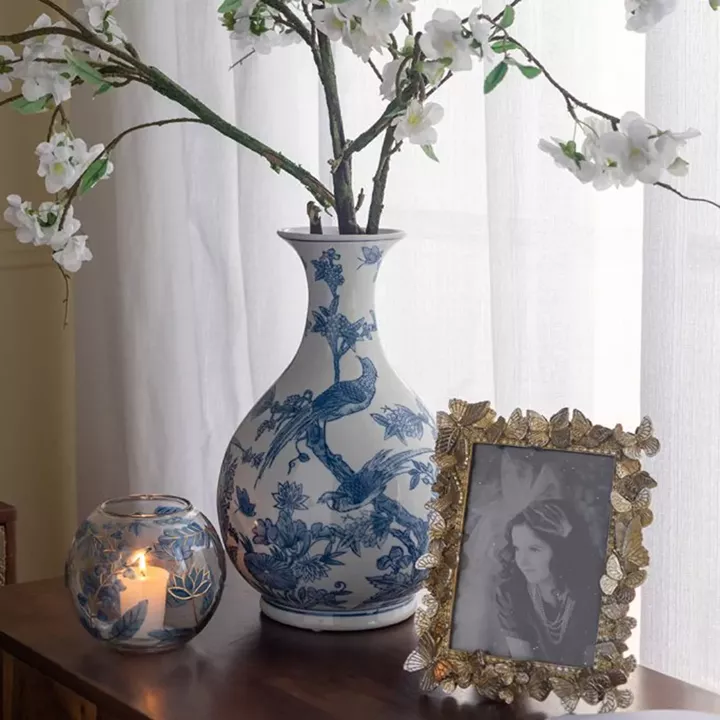 Artekko Melania Διακοσμητικό Βάζο Πορσελάνης σε Άσπρο με Μπλε (22x22x36)cm