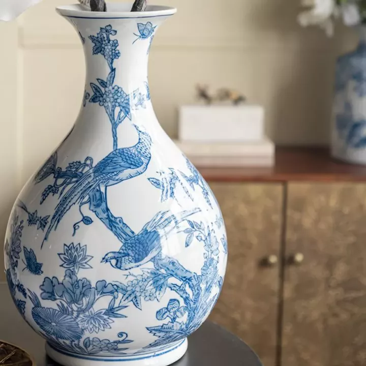 Artekko Melania Διακοσμητικό Βάζο Πορσελάνης σε Άσπρο με Μπλε (22x22x36)cm