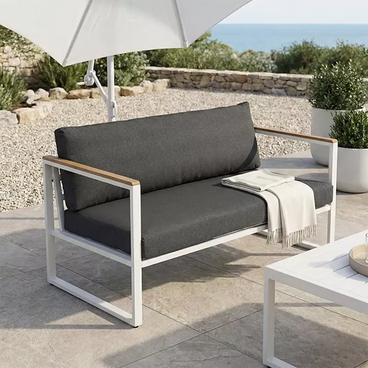 Καναπές διθέσιος Aurelio pakoworld μεταλλικός σε λευκή -μαξιλάρια σε ανθρακί απόχρωση 130x74x63εκ