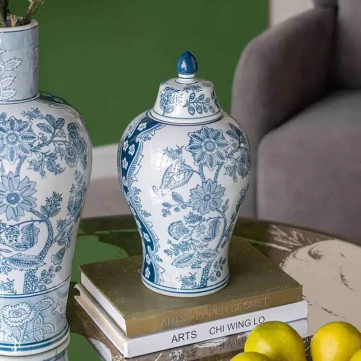 Artekko Melania Διακοσμητικό Βάζο Δοχείο με Καπάκι από Πορσελάνη σε Άσπρο με Μπλε (18x18x32)cm