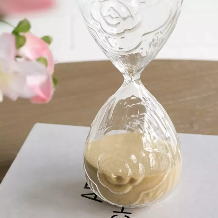 Artekko Hourglass Γυάλινη Κλεψύδρα με Ανάγλυφο Τριαντάφυλλο και Μπεζ Άμμο (8.6x8.6x20.4)cm