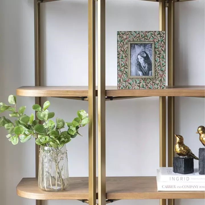 Artekko Lume Καφέ MDF Ραφιέρα με Χρυσό Μεταλλικό Σκελετό (121.5x40x179)cm