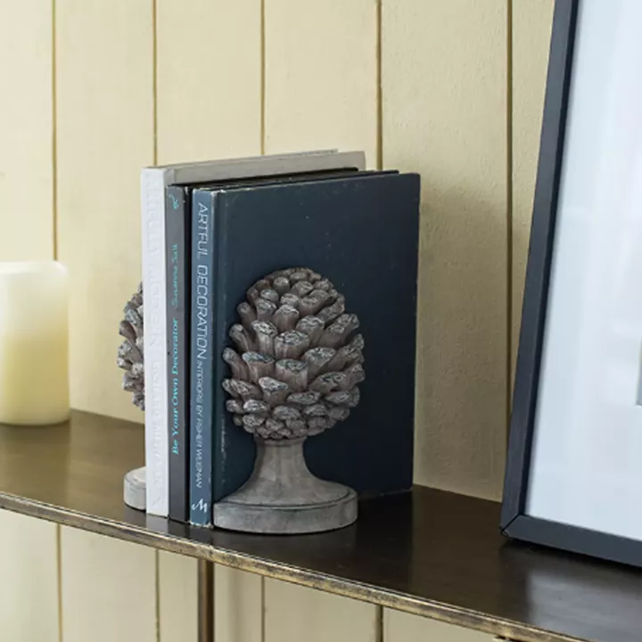 Artekko Pine Cone Γκρι Βιβλιοστάτες Ρητίνης με Κουκουνάρα (23.5x18.5x15.5)cm 2pcs