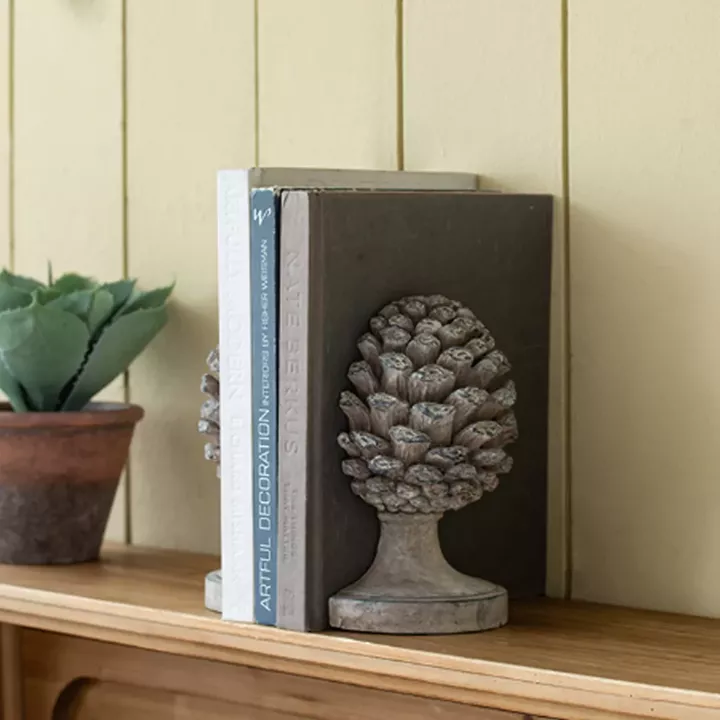 Artekko Pine Cone Γκρι Βιβλιοστάτες Ρητίνης με Κουκουνάρα (23.5x18.5x15.5)cm 2pcs