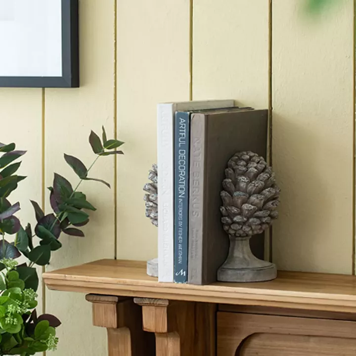 Artekko Pine Cone Γκρι Βιβλιοστάτες Ρητίνης με Κουκουνάρα (23.5x18.5x15.5)cm 2pcs