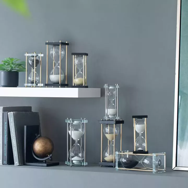 Artekko Hourglass Γυάλινη Διακοσμητική Κλεψύδρα σε Βάση με Μπεζ Άμμο (8.5x8.5x19.5)cm