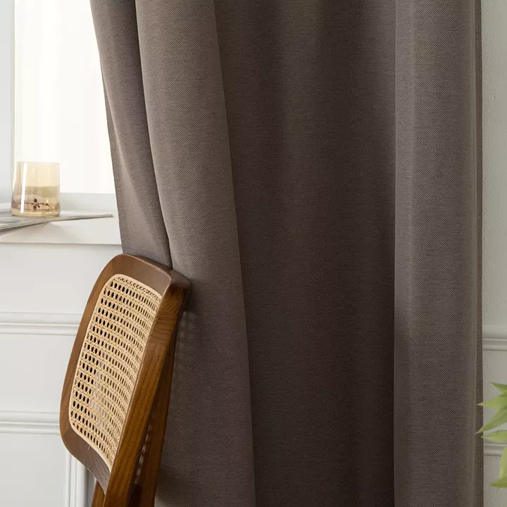 Κουρτίνα Blackout Jacquard σκίασης με 8 μεταλλικούς κρίκους Glare Art 8444 140x270 Μόκα