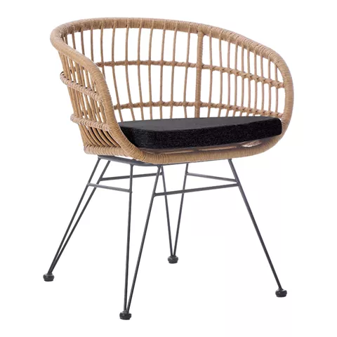Πολυθρόνα Naoki pakoworld με μαξιλάρι pe rattan σε φυσική απόχρωση και μαύρα μεταλλικά πόδια 63x61x79εκ